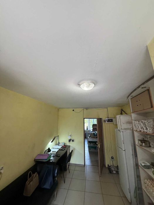 Продается действующий магазин. Хорошее место. Славянск.