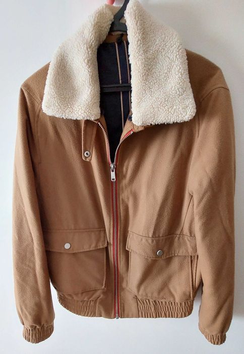 Casaco castanho com gola branca da Zara