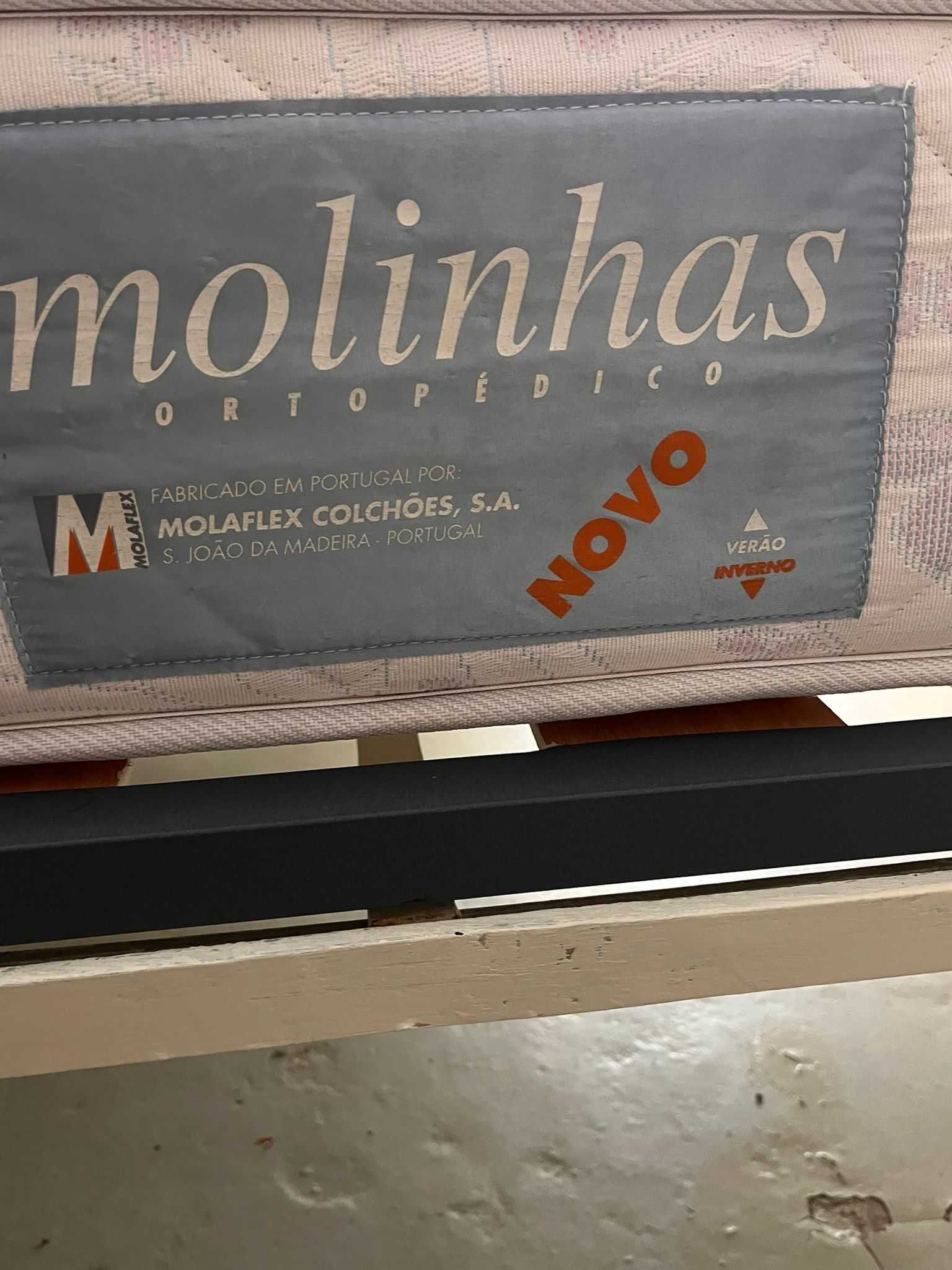 Cama de solteiro antiga de ferro
