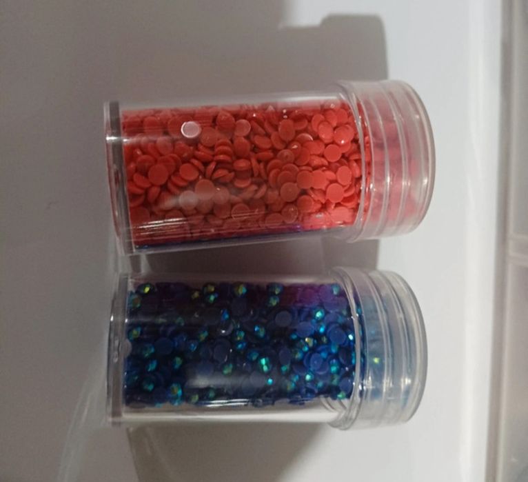 Caixa Organizadora com Tubos e Cores Diamond Painting 5€ Cada
Acresce