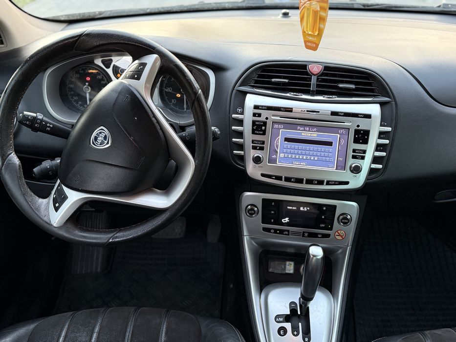 Lancia Delta 1.6 Dizel Avtomat