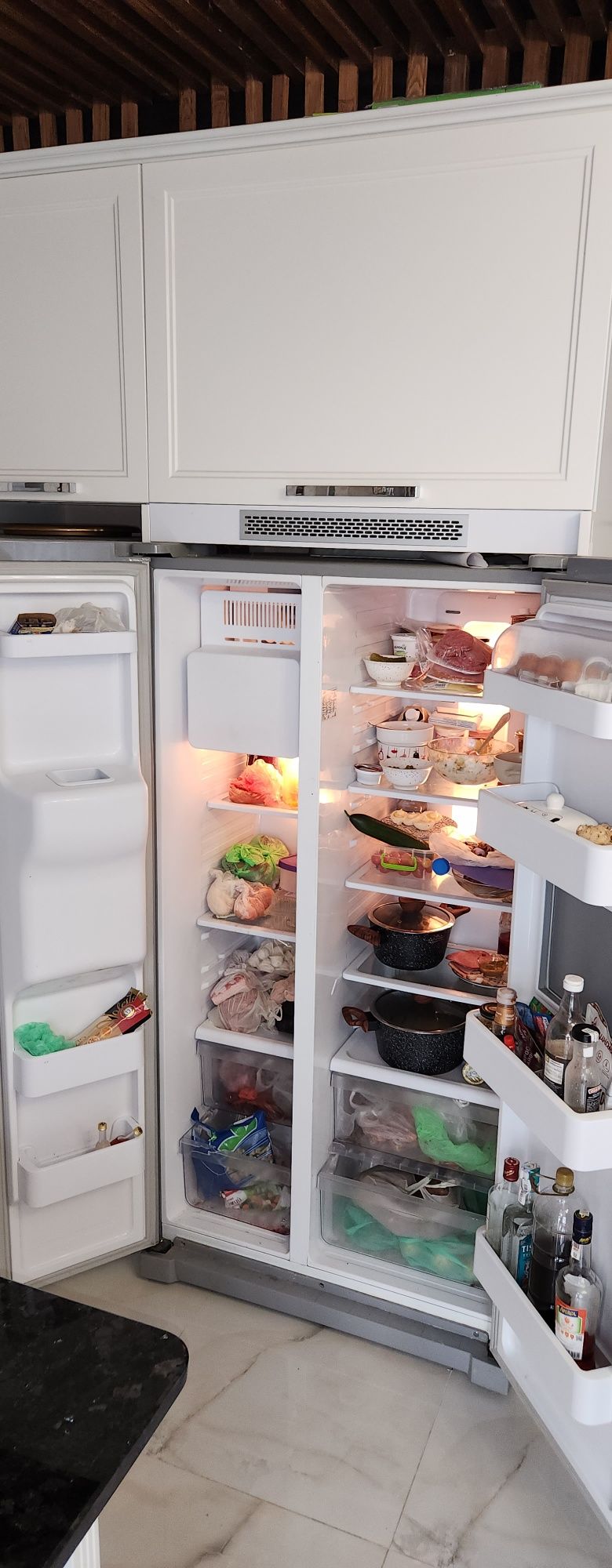 Холодильник двокамерний Samsung з льодом для віскі-вина і хол. водою