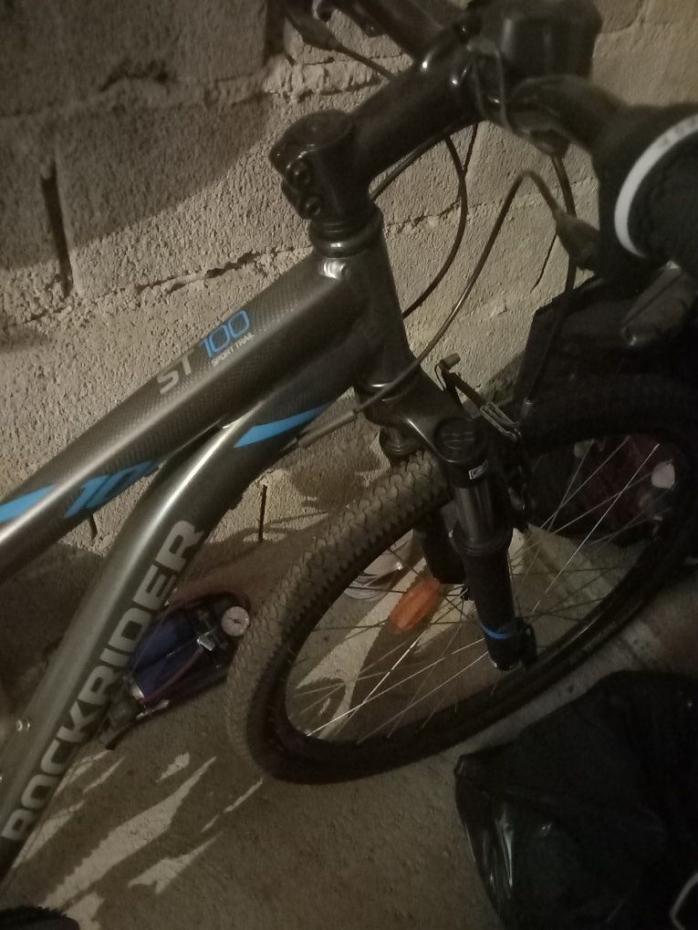 Vendo bicicleta  btt nova com ofertade compressor  de ar novo
