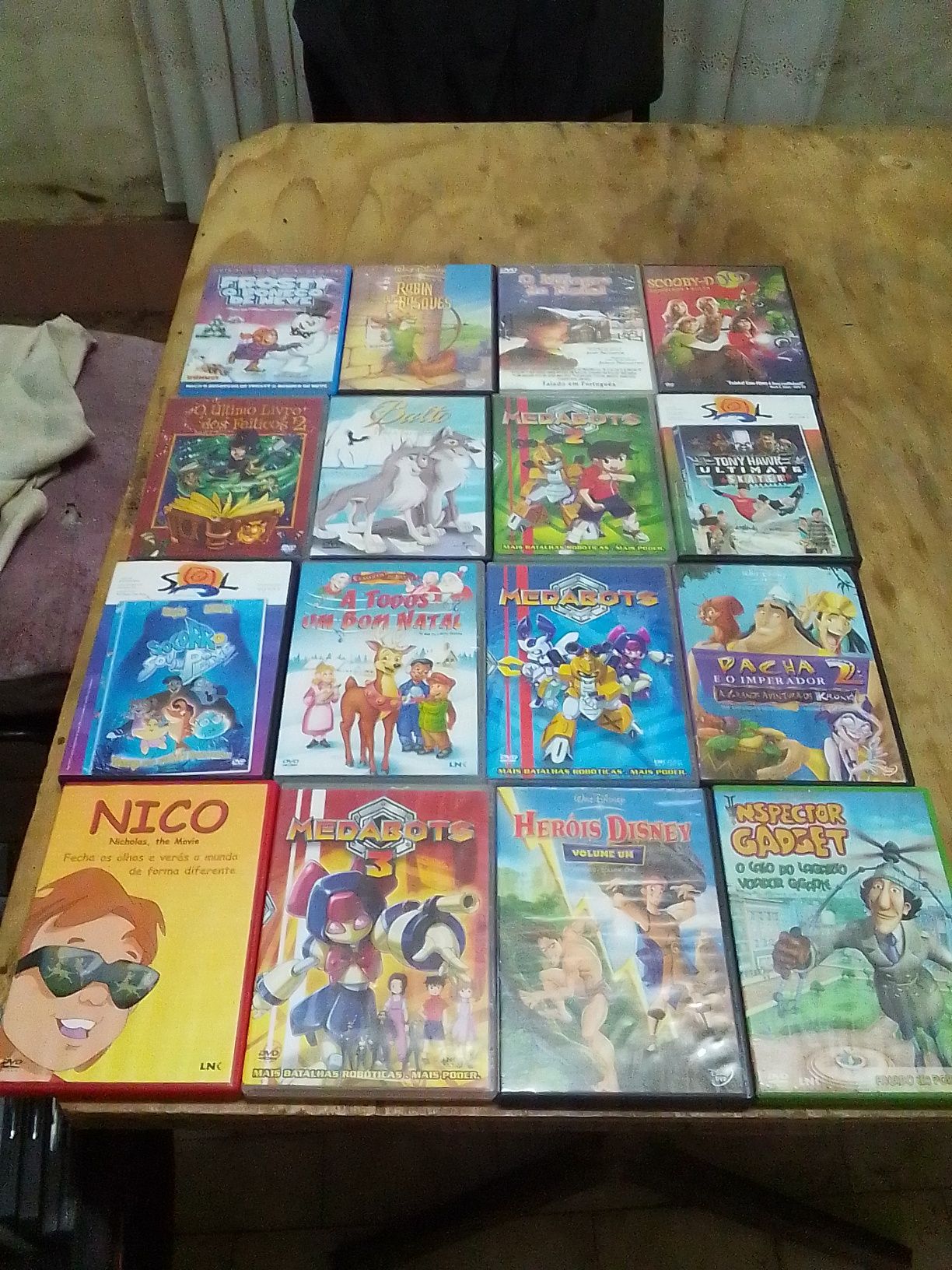 DVDs original de criança e etc..