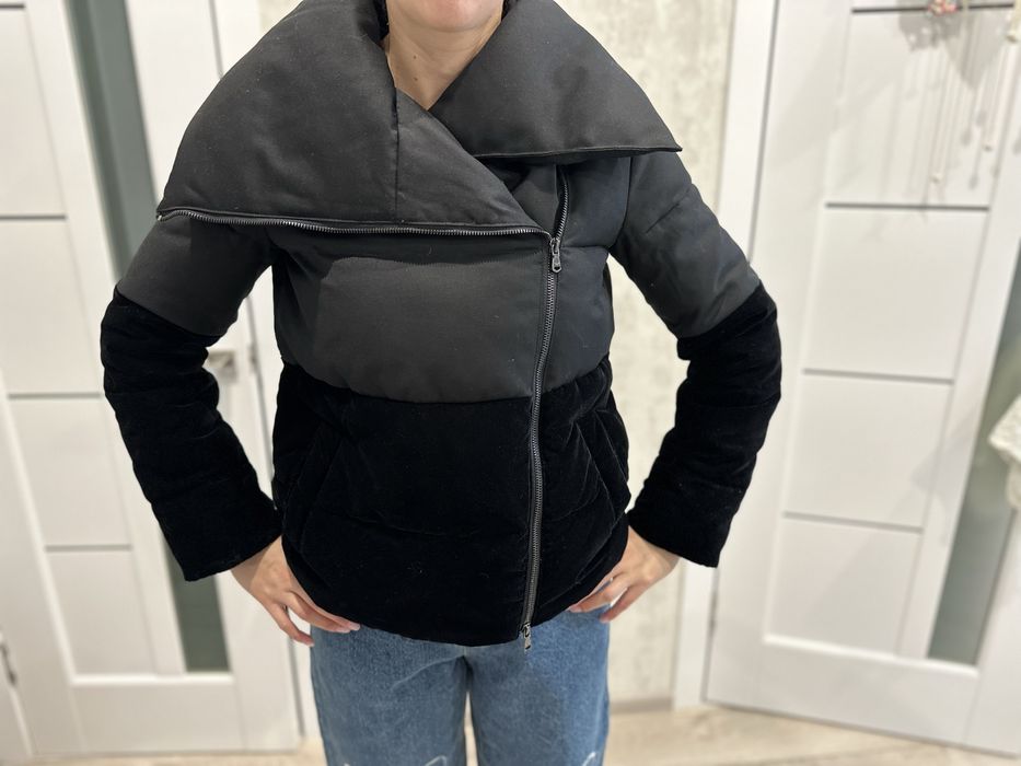 Пуховик Emporio Armani чорни 36р