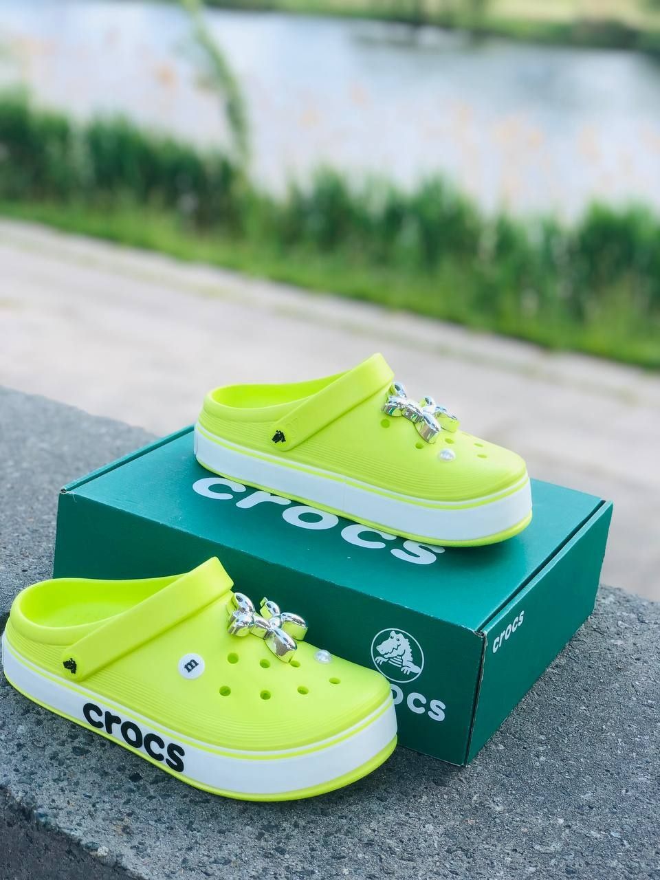 Женские шлепанцы Crocs Салатовые летние кроссы Жіночі крокси