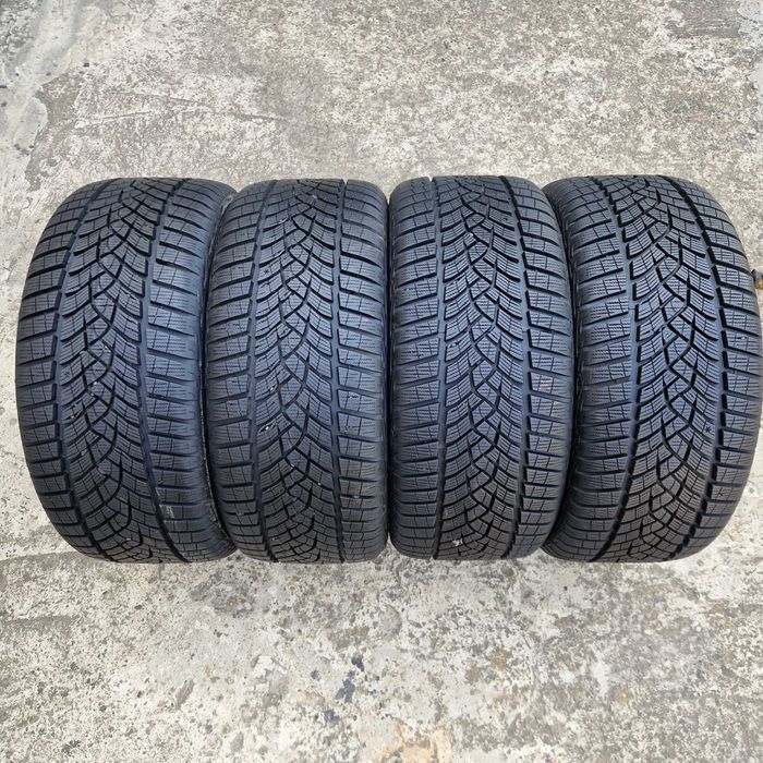 Зимові шини, резина 245 40 R18 Goodyear (Гудієр) 4шт.