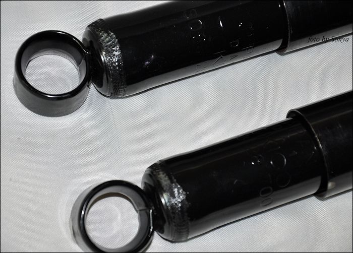 Амортизаторы Дэмпфер стойки оригинальные damper SO83-28-700 на мазду