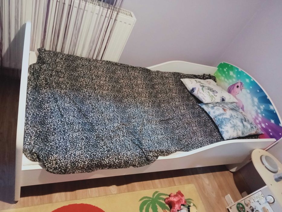 Łóżko dla małej księżniczki z materacem
