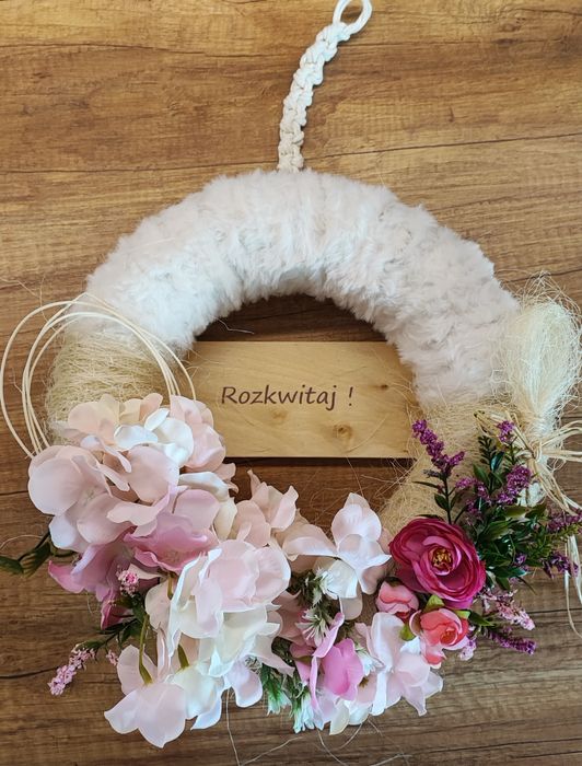 Wianek na drzwi wiosenny