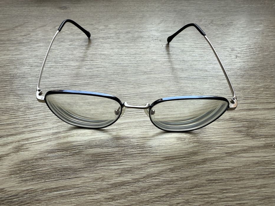 Oprawy korekcyjne, okulary korekcyjne