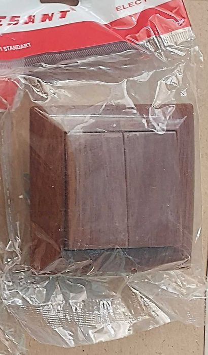 Петлі ,ручки,шпінгалети,розетки , вилки , виключатель, коронка