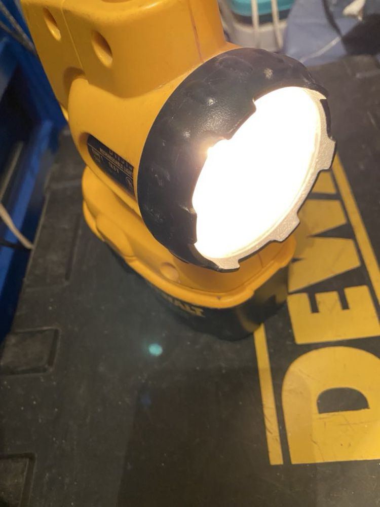 Wkrętarka szczotkowa dewalt+ lampka walizka