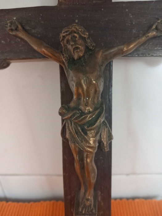 Crucifixo antigo madeira castanho escuro