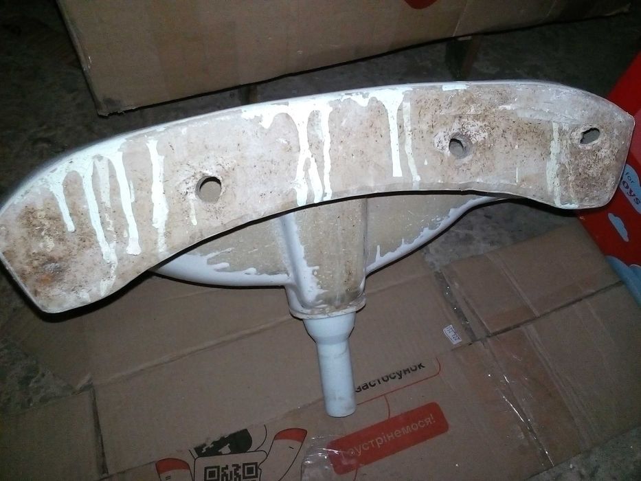 раковина (умывальник) подвесная для ванной комнаты (б/у) на дачу