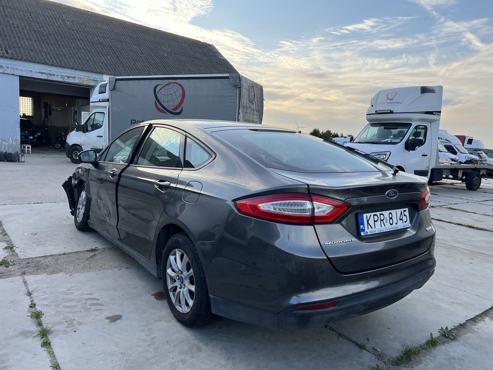 ford mondeo mk5  , benzynka , lekko uszkodzony , salon polska