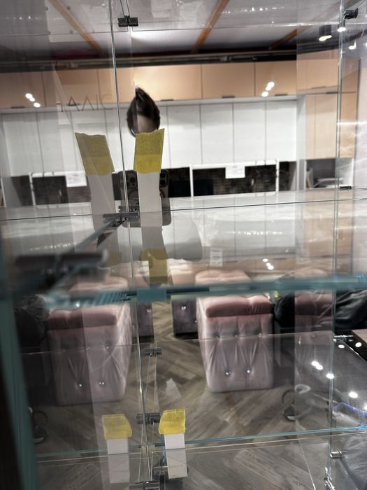 Вітрини скляна та з ДСП