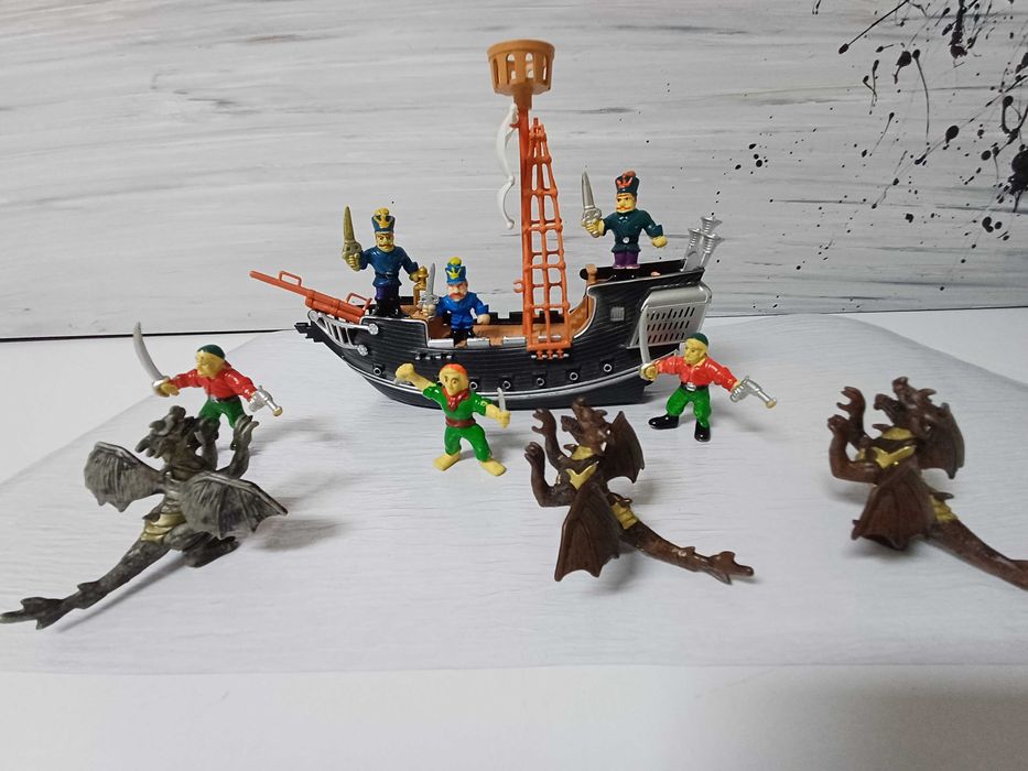 Navio Pirata com figuras de ação e dragões 10 unidades