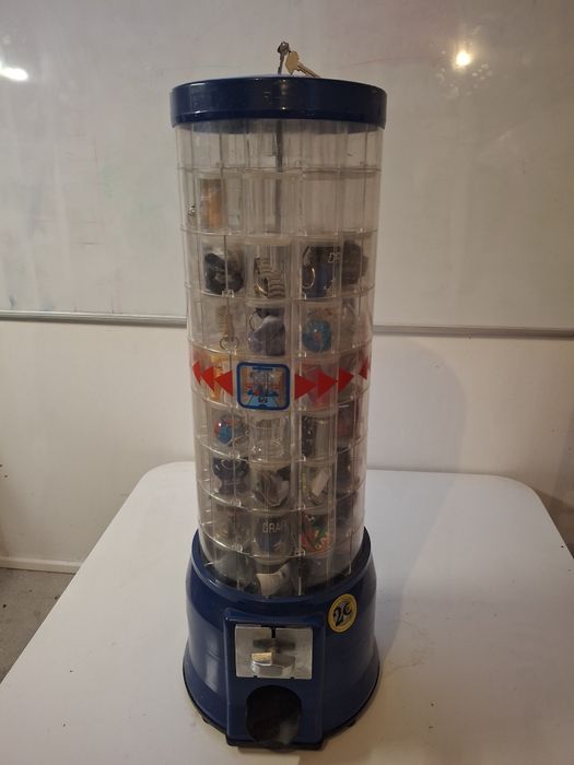 Máquina com 63  brindes