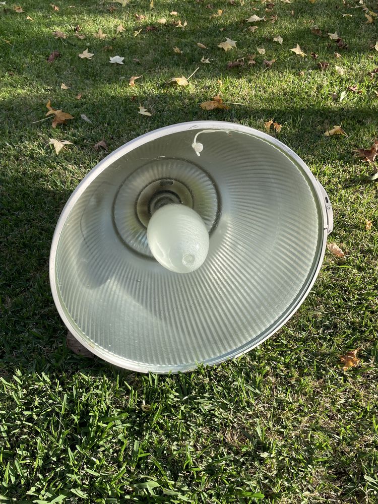 Candeeiros industriais com vidro e lampadas