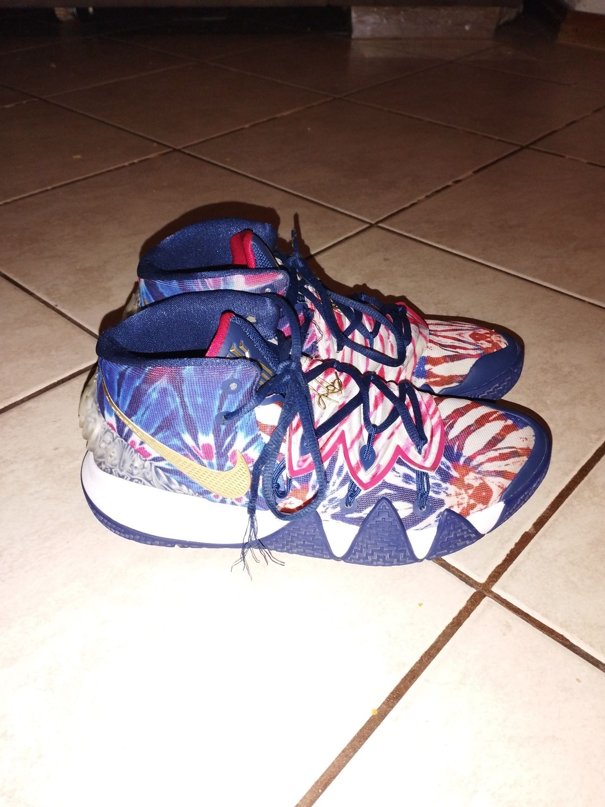 Kyrie S2 “What The Usa„