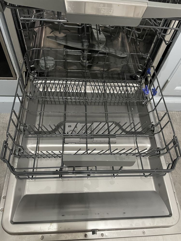 Conjunto cozinha - Frigorifico, máquina lavar louça e placa
