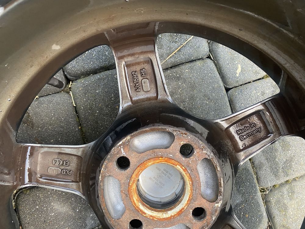 Felgi z oponami 4x100 6Jx15H2 HS Hyundai i20. DEZENT