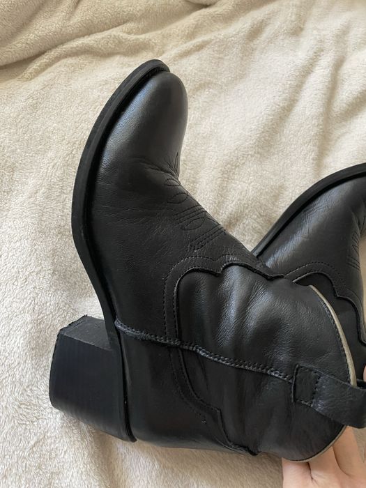 Прлдаються черевики жіночі демисизонні.