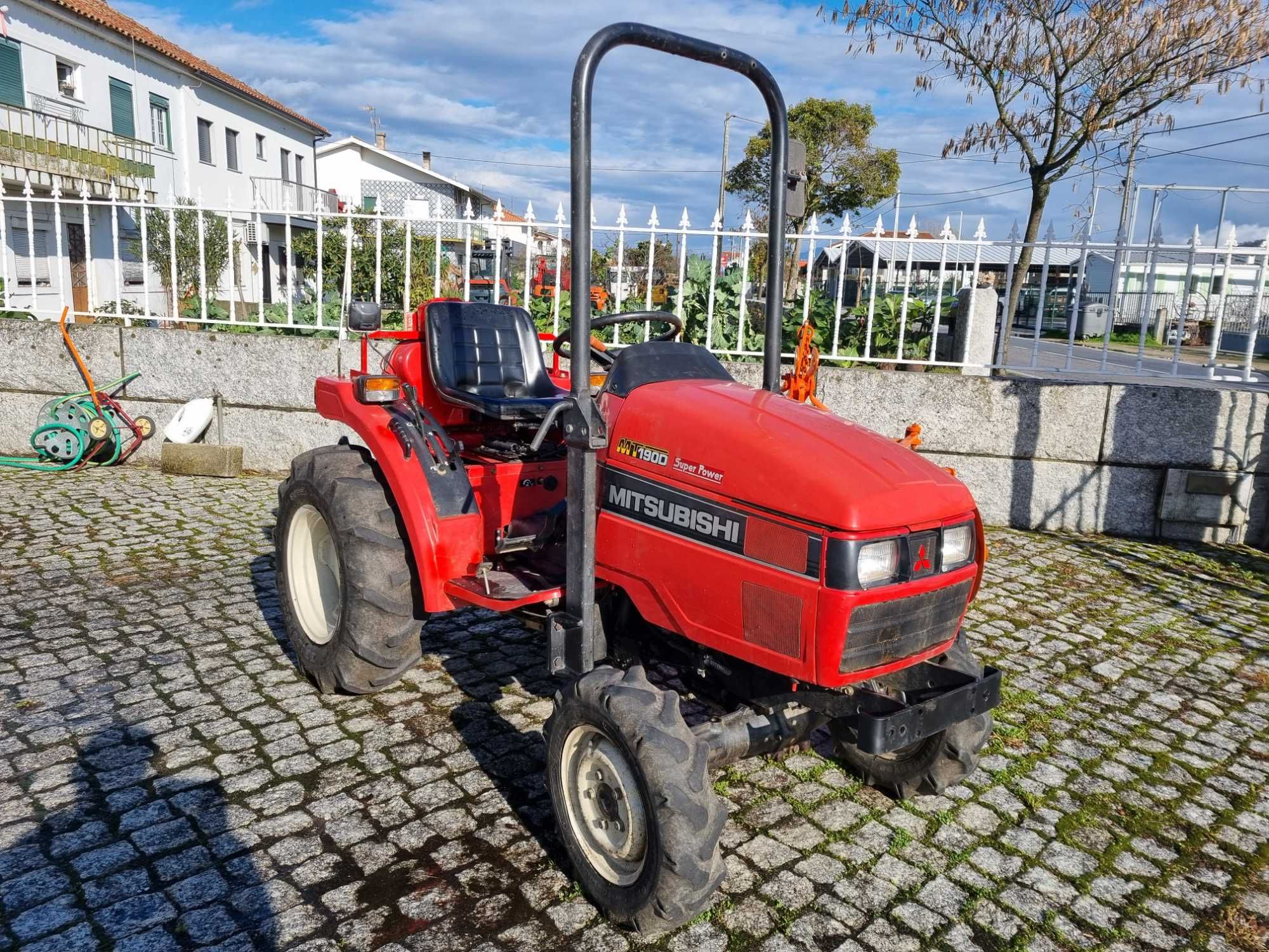 Trator Mitsubishi MT 190D com matrícula