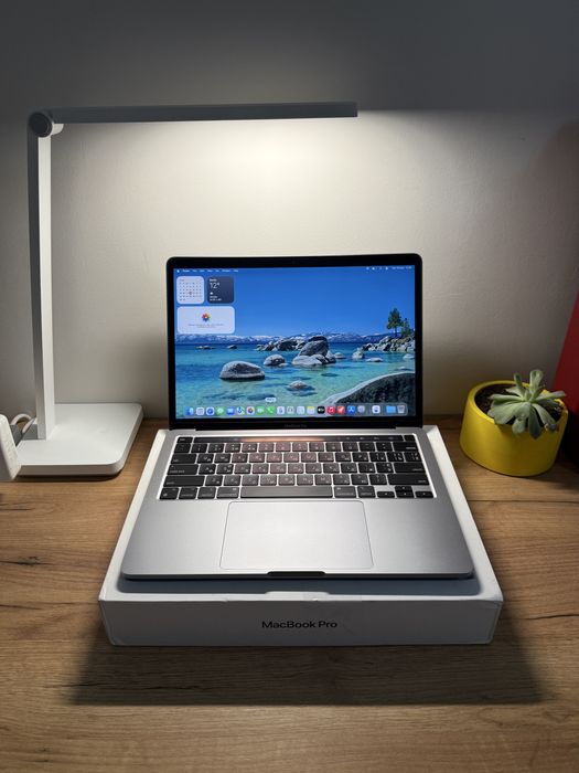 MacBook Pro 13 2020 M1 8GB 256GB Space коробка