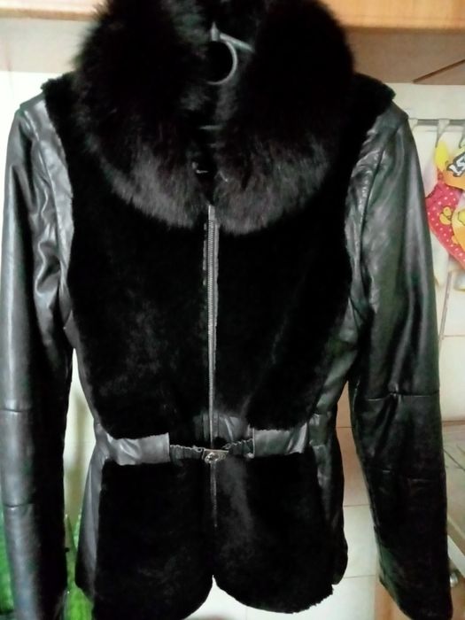 ККурточка черного цвета