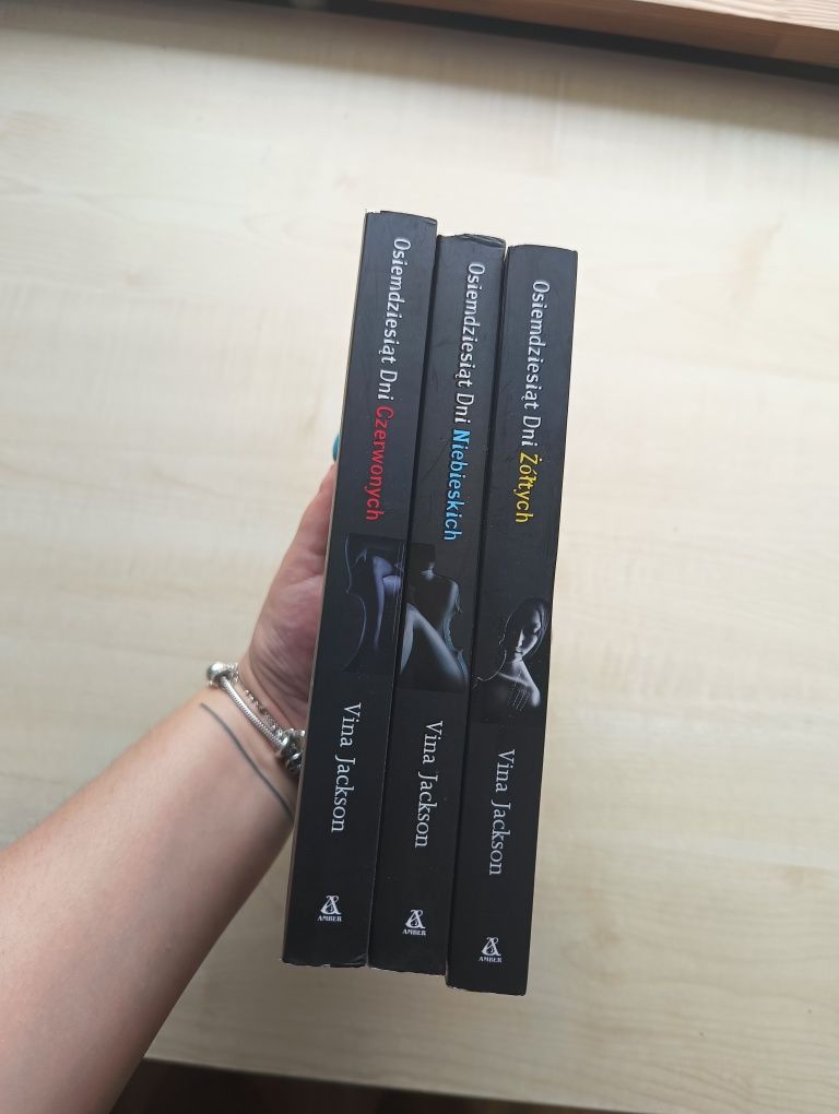 80 dni Żółtych, Niebieskich, Czerwonych Vina Jackson