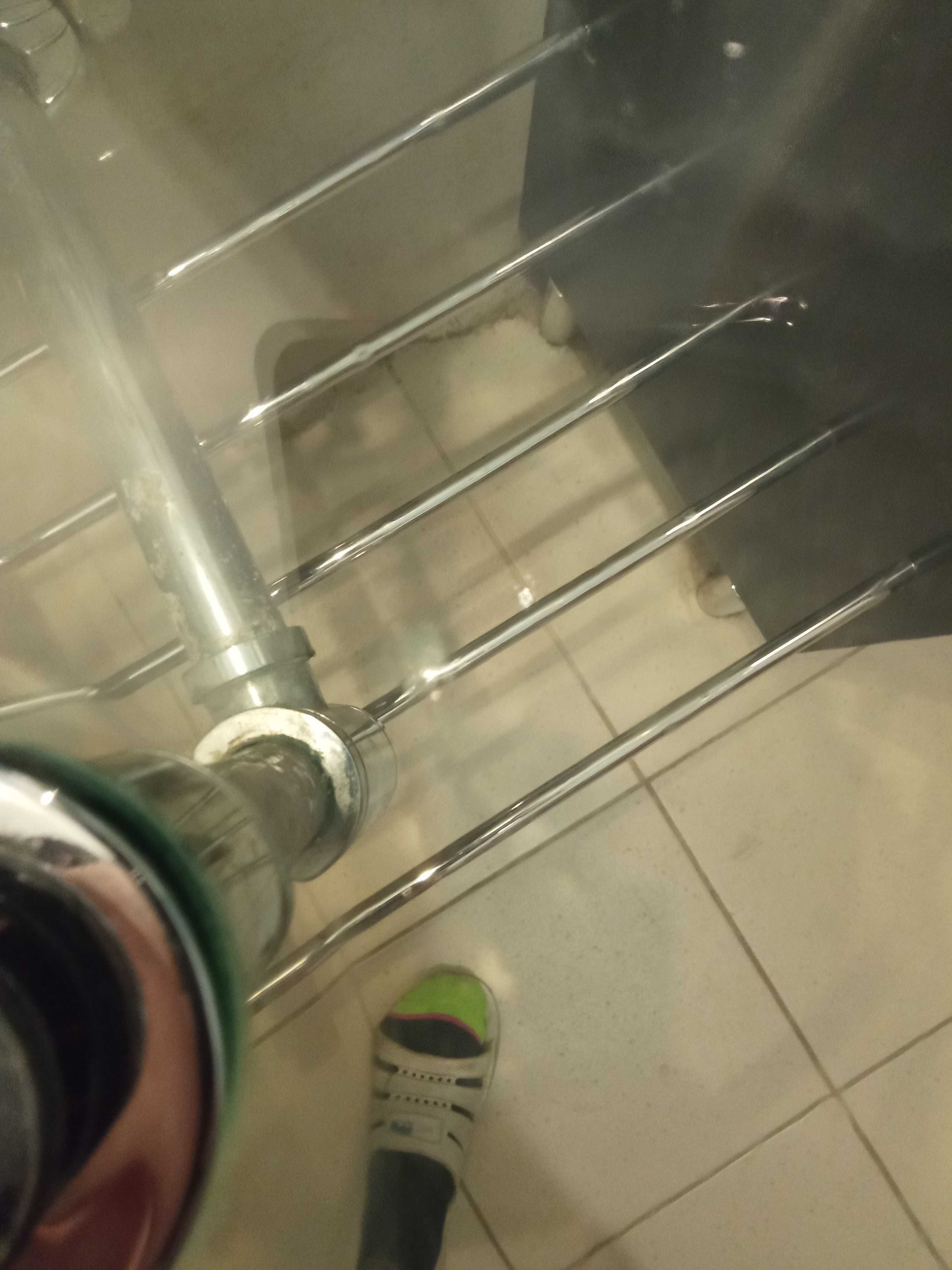umywalka szklana ze stelażem i półkami