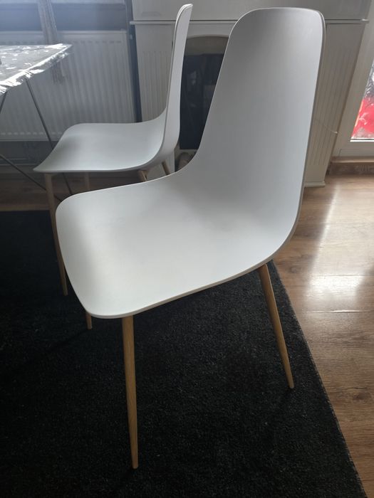 Nowe krzesła do jadalni , biurka