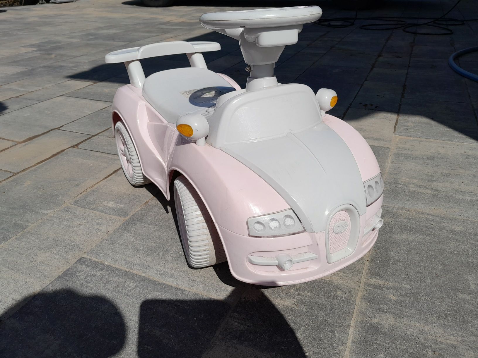 Jeździk samochód różowy