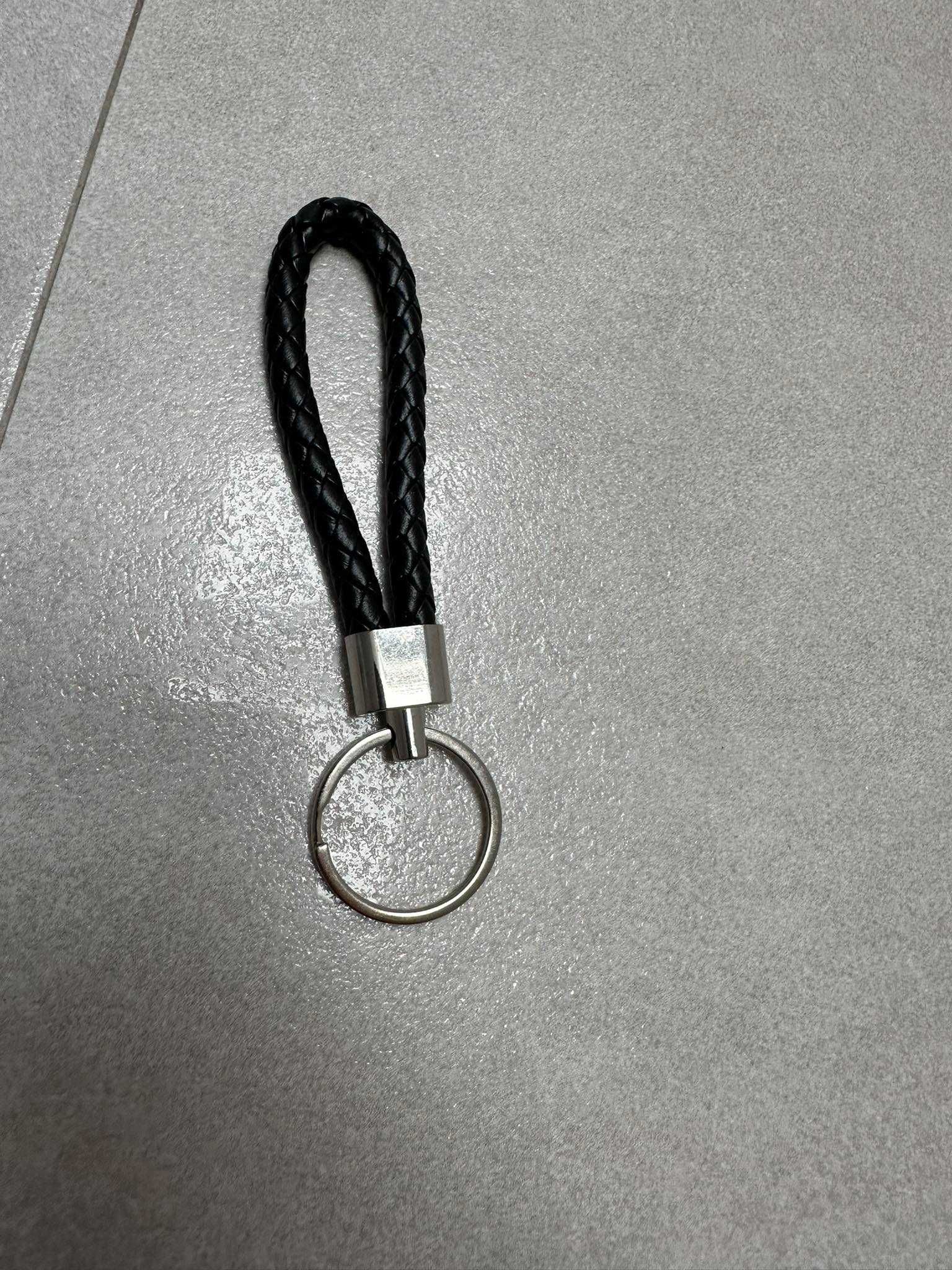 Pleciony Brelok Breloczek do kluczy skóra czarny