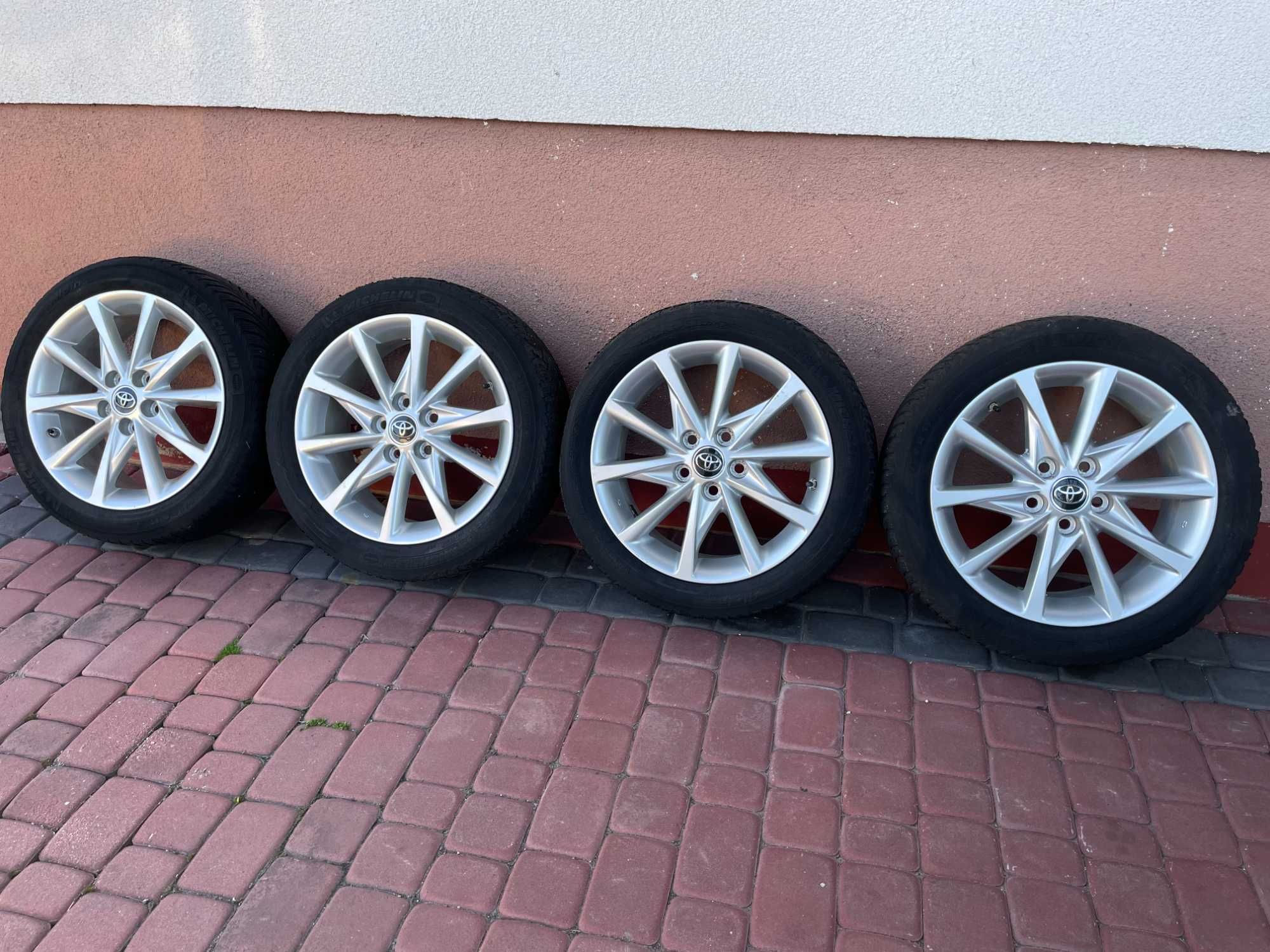Komplet Felg Aluminiowych Toyota Auris Prius 17" 5x114,3 ET45 Oryginał