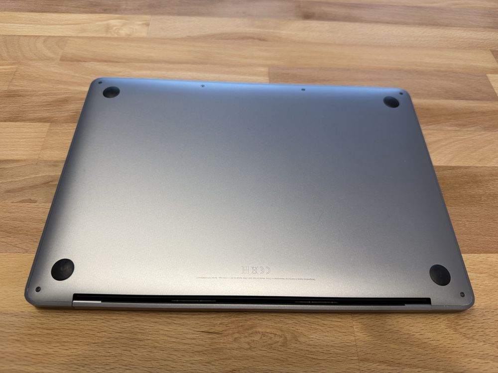 Macbook pro 2017 13 cali