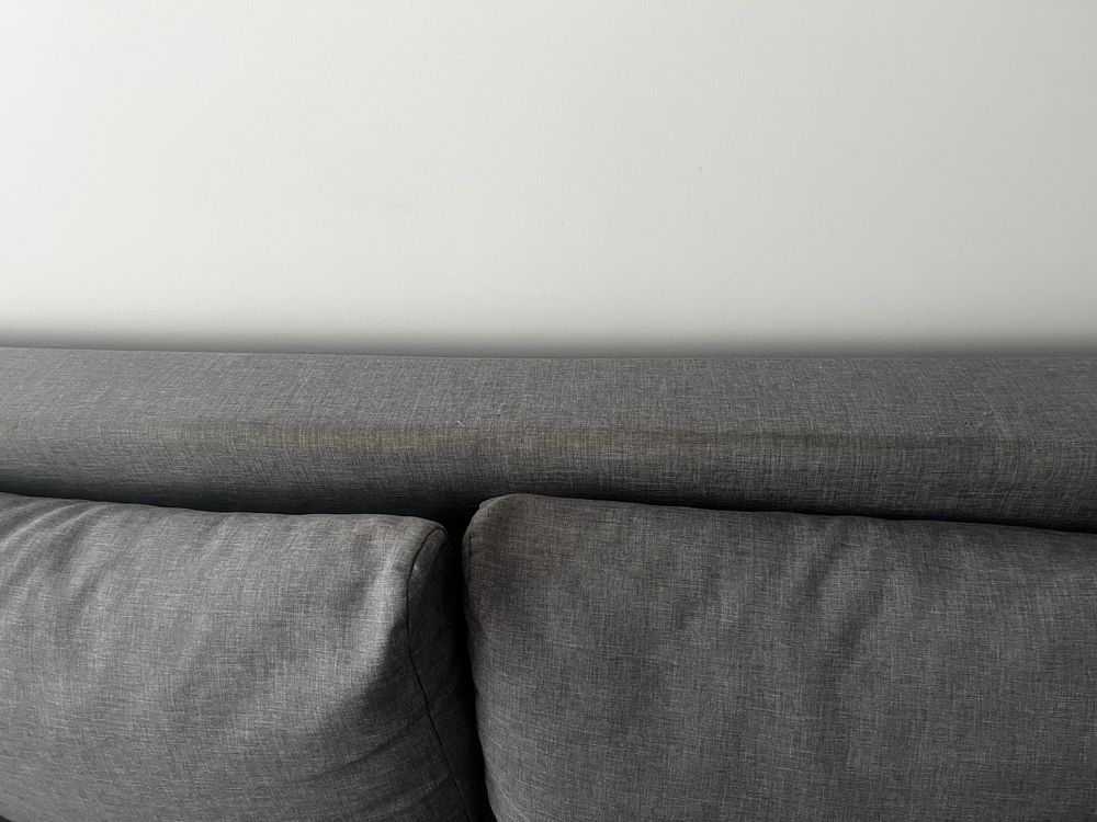 Sofa rozkładana z funkcją spania i pojemnikiem na pościel