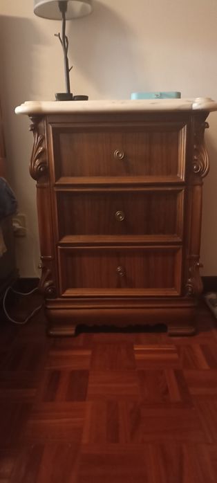 Cama e mesinhas vintage