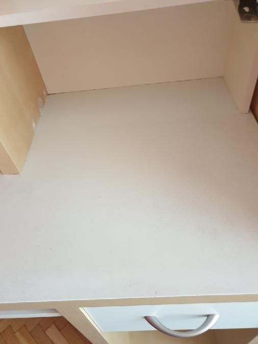 Regał z biurkiem i tablicą magnetyczną