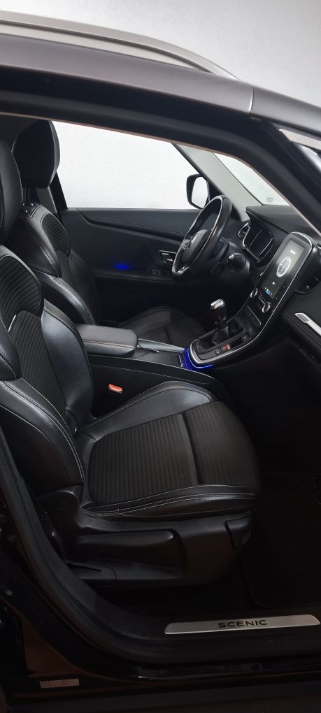 Renault Scenic 7L
