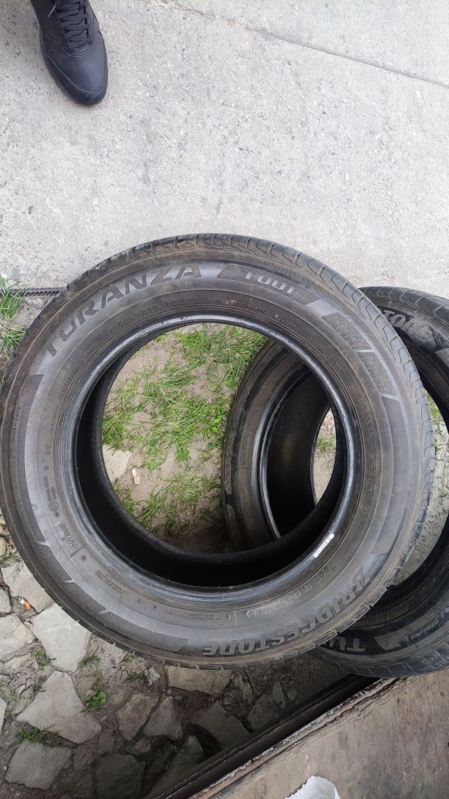 Автошини пара Bridgestone 215/60 r16