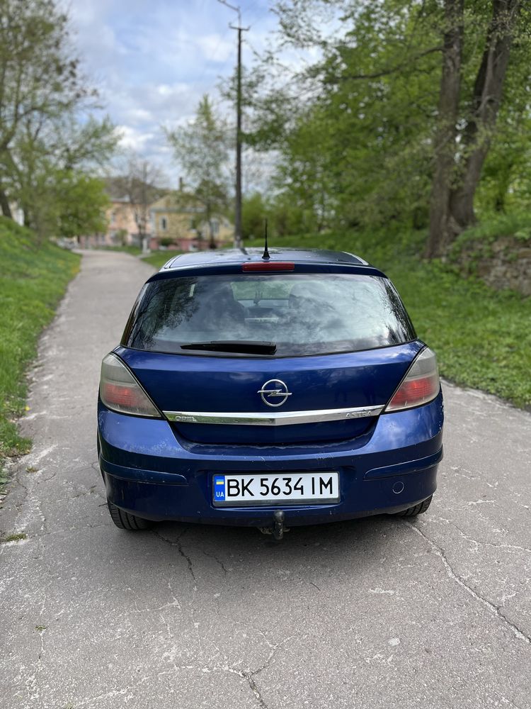 Opel Astra H 1.4 бензин. На повному ходу.