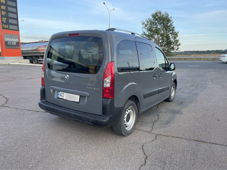 ч Peugeot Partner 2017 року випуску пасажир
