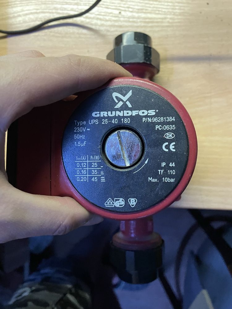 Насос циркуляційний Grundfos UPS 25/40 / 180