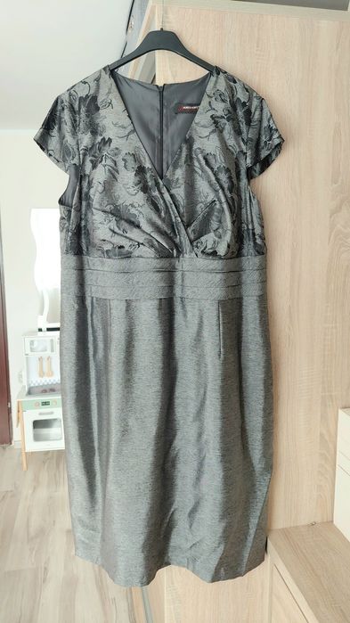 Srebrna Szara sukienka wieczorowa w kwiaty xxl