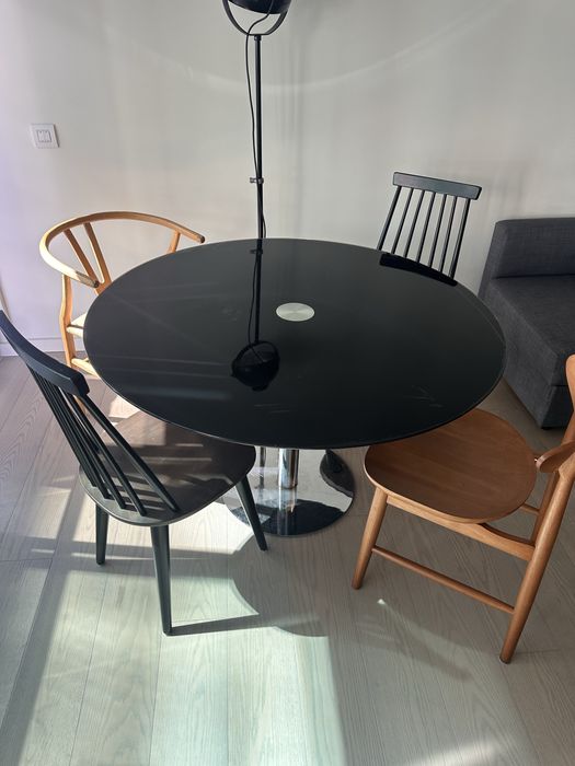 Mesa de jantar em vidro da area com 1,40m