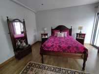 Cama e mesas de cabeceira - madeira muténe