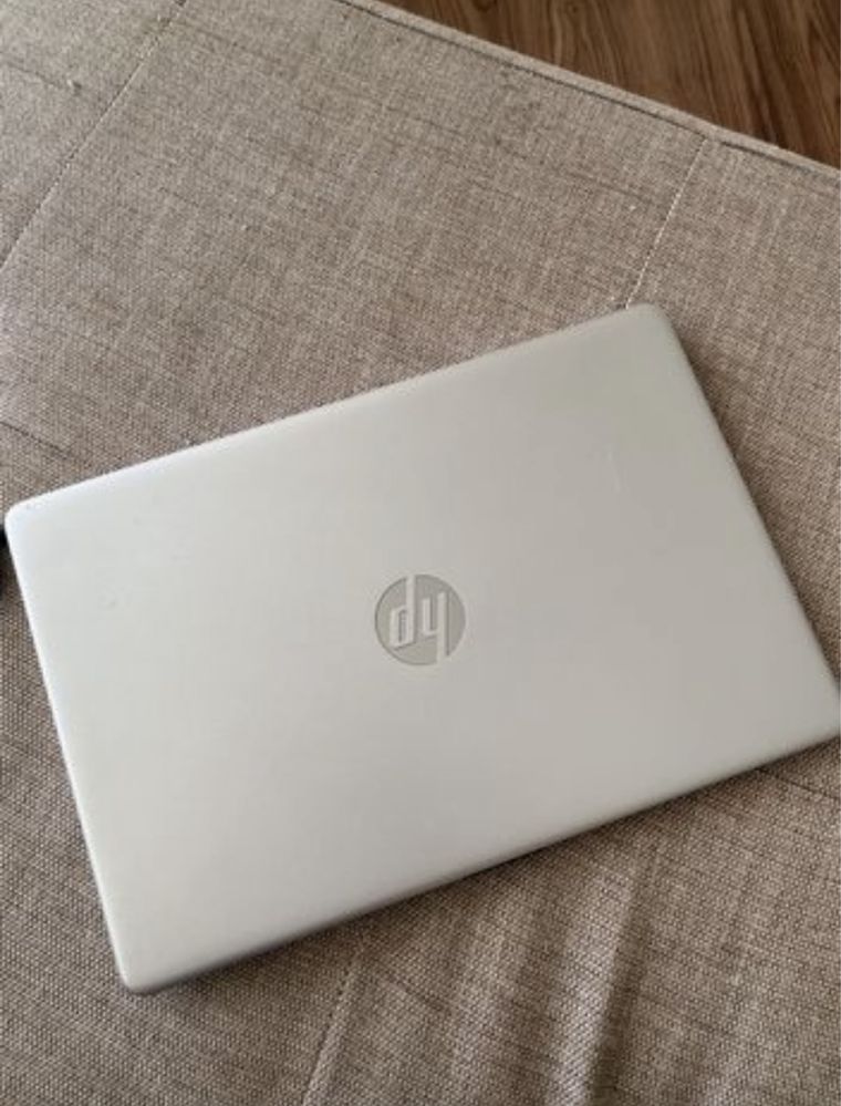 Ноутбук HP-15s.